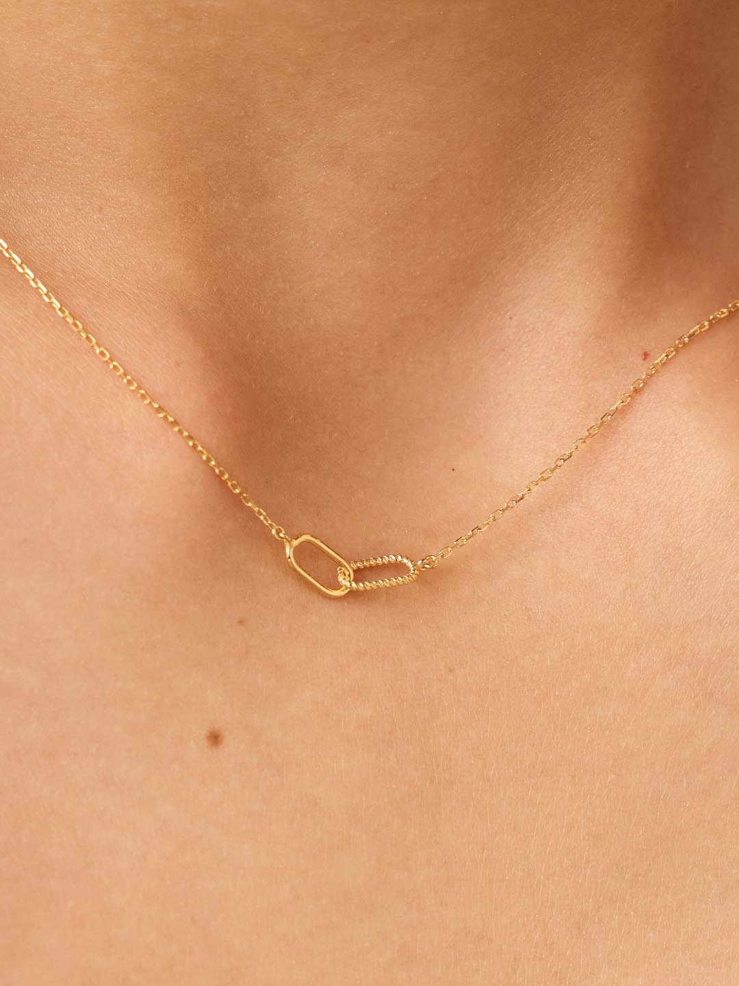 Gold Pendant - Gold Twisted Link Necklace