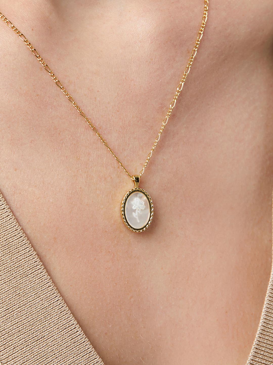 Rose Engraved Necklace - Hannah